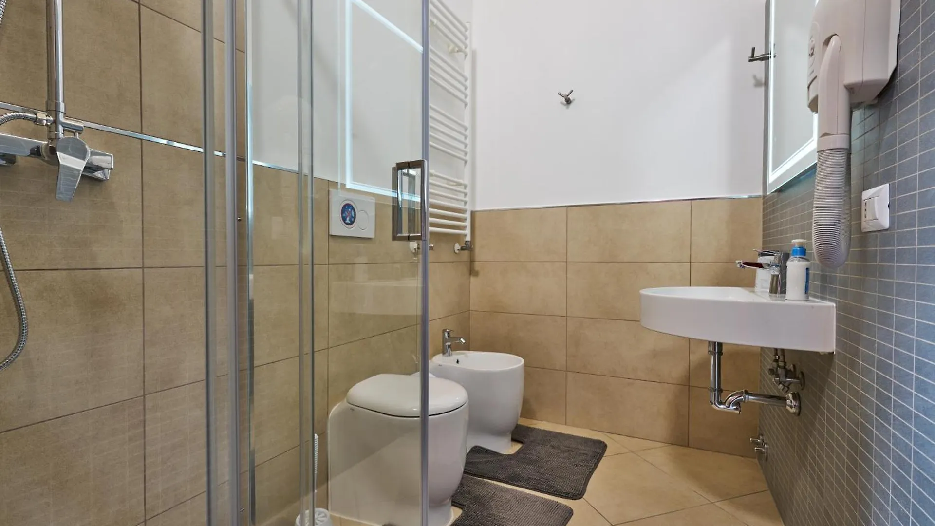 Pensionat Kis Inn Affitacamere Guesthouse Rom