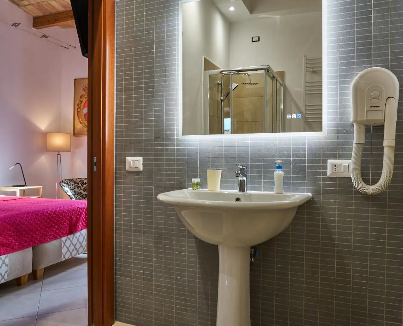 Guest house Kis Inn Affitacamere Guesthouse Rome Italy